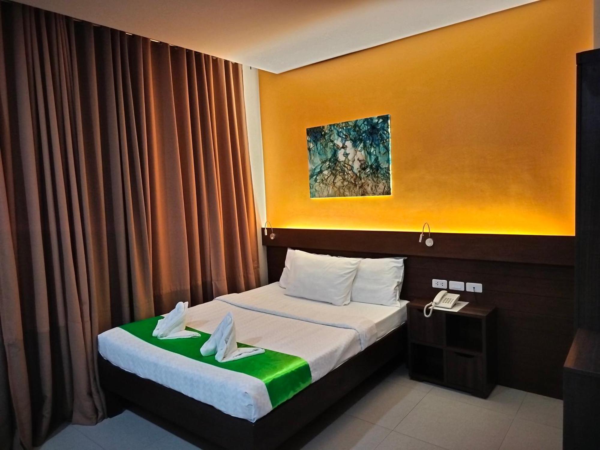 Cresebo Mansion Hotel Tagbilaran City Exterior foto